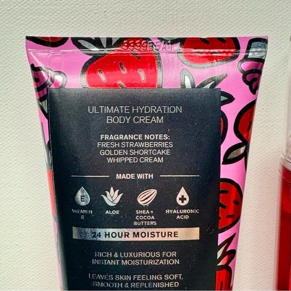 Bath & Body Works Strawberry Pound Cake Body Care Gift Set Nwt - Picture 5 of 5